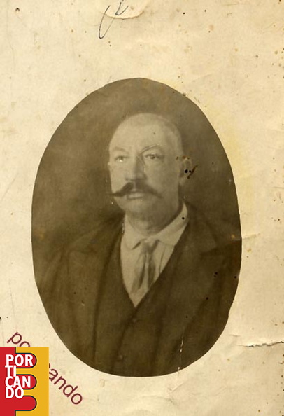 1929_circa_Francesco_Matonti_titolare_della_rivendita_tabacchi_in_piazza.jpg