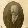 1929 circa Francesco Matonti titolare della rivendita tabacchi in piazza