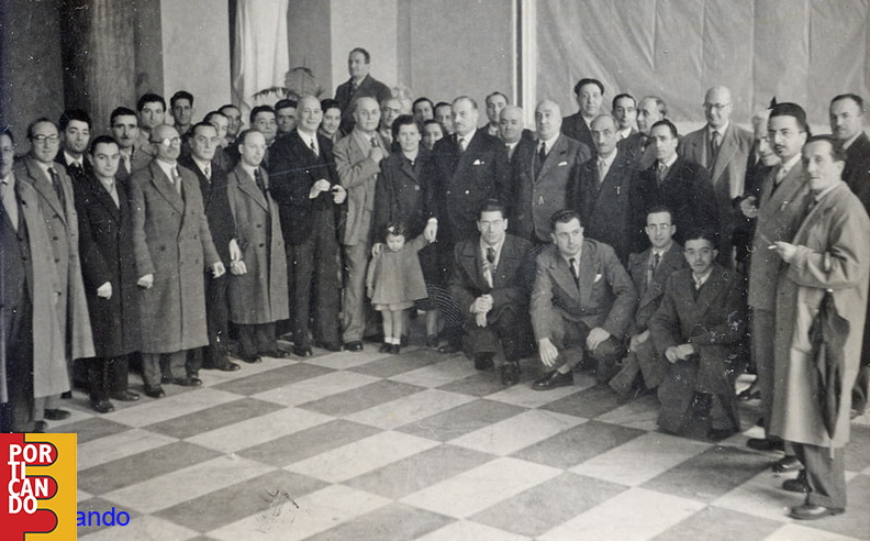 1948_impiegati_comunali_con_la_giunta_Avigliano_(_Ass_Mario_Prisco_Dario_Agreste_Gerardo_Canora_etc_).jpg