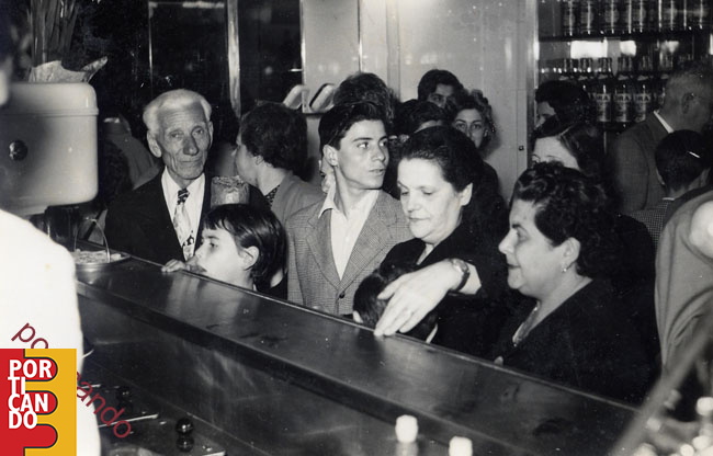 1954_inaugurazione_dello_storico_Bar_Liberti_corso_Italia_315_la_signora_Maria.jpg