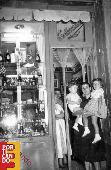 1955_circa__pasticceria_e_coloniali_di_Nino_De_Martino._Nella_foto_la_moglie_del_titolar.jpg