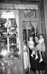 1955 circa  pasticceria e coloniali di Nino De Martino. Nella foto la moglie del titolar