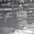 1954 circa Anna Pisapia ed Elio Lamberti in edicola