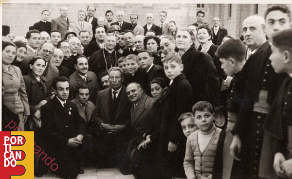 1958_circa_Ordinazione_di_Vozzi_a_potenza_fra_gli_altri_Pietro_Durante_dottore_Carleo_Alfonso_Di_Donato_con_la_mamma_Padre_Arturo_Iacovino.jpg