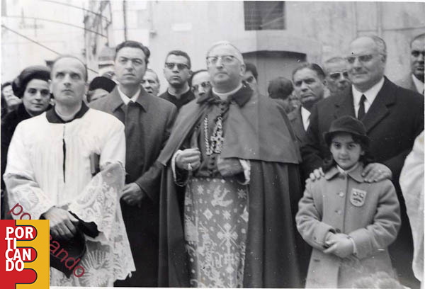 1965_circa_Il_vescovo_Alfredo_Vozzi_Don_Felice_(_din_Filino_)_Bisogno_Abbro_Verbaena_etc.jpg
