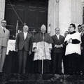 1970 circa il vescovo Vozzi benedice i pistoni all festa di monte castello  fra gli altri Caiazza Eugenio Abbro Clarizia