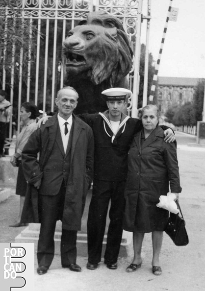 12a-Fototeca_964-_il_giorno_del_giuramento_assieme_ai_miei_genitori_Felice_e_Francesca.jpg
