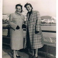 1953 Annamaria Palmieri con un'amica a salerno
